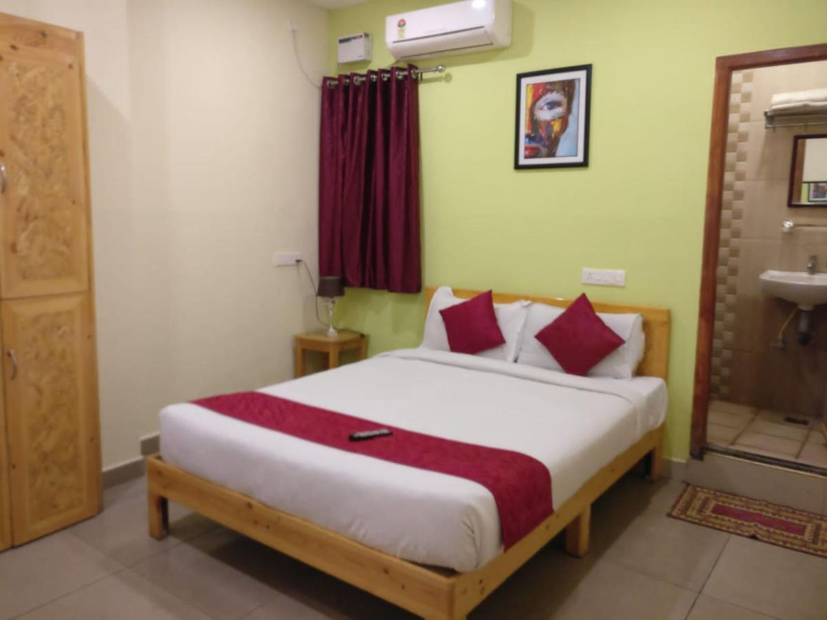 Chaplin Hotel Pondicherry Bagian luar foto