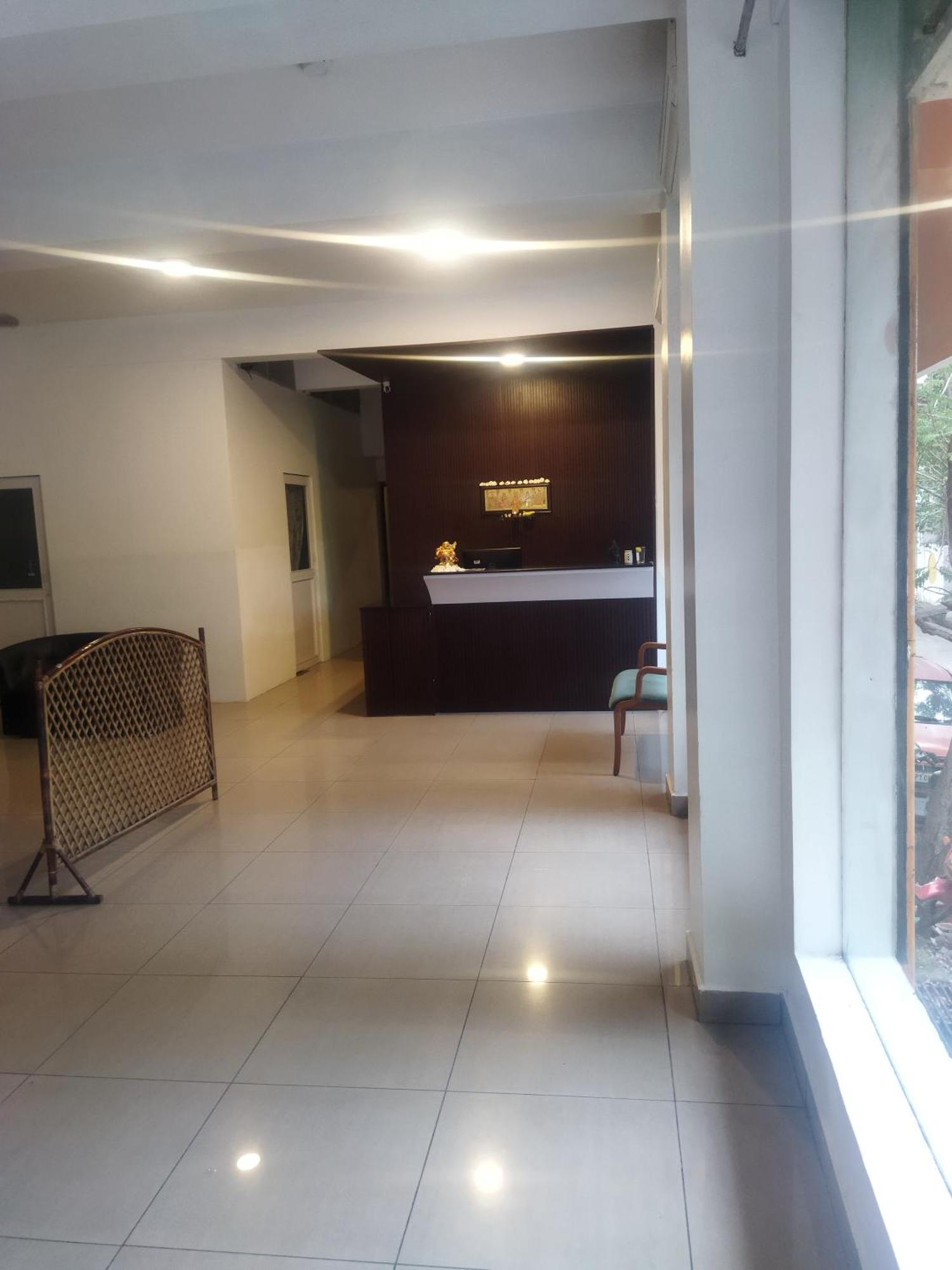 Chaplin Hotel Pondicherry Bagian luar foto