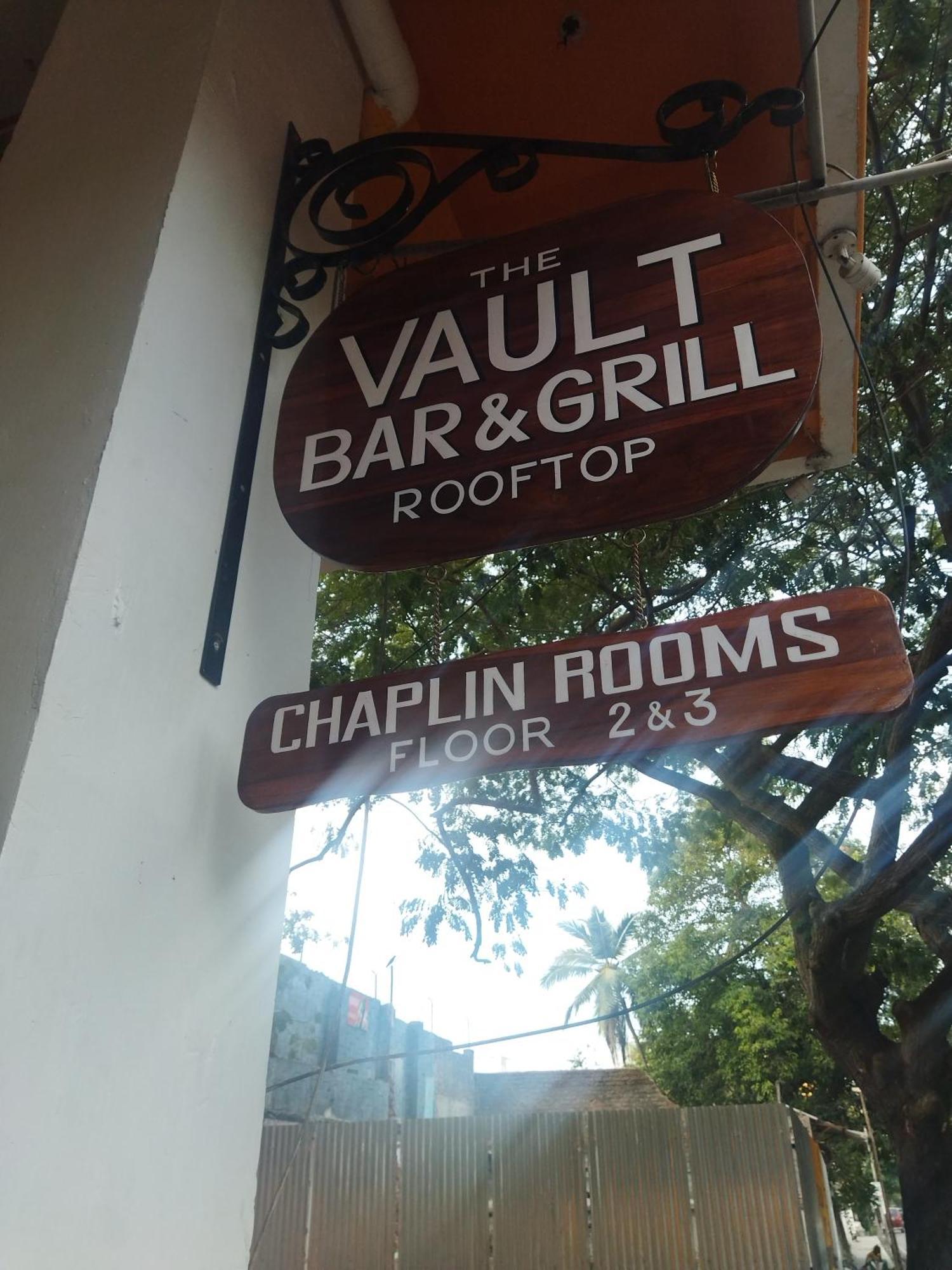 Chaplin Hotel Pondicherry Bagian luar foto
