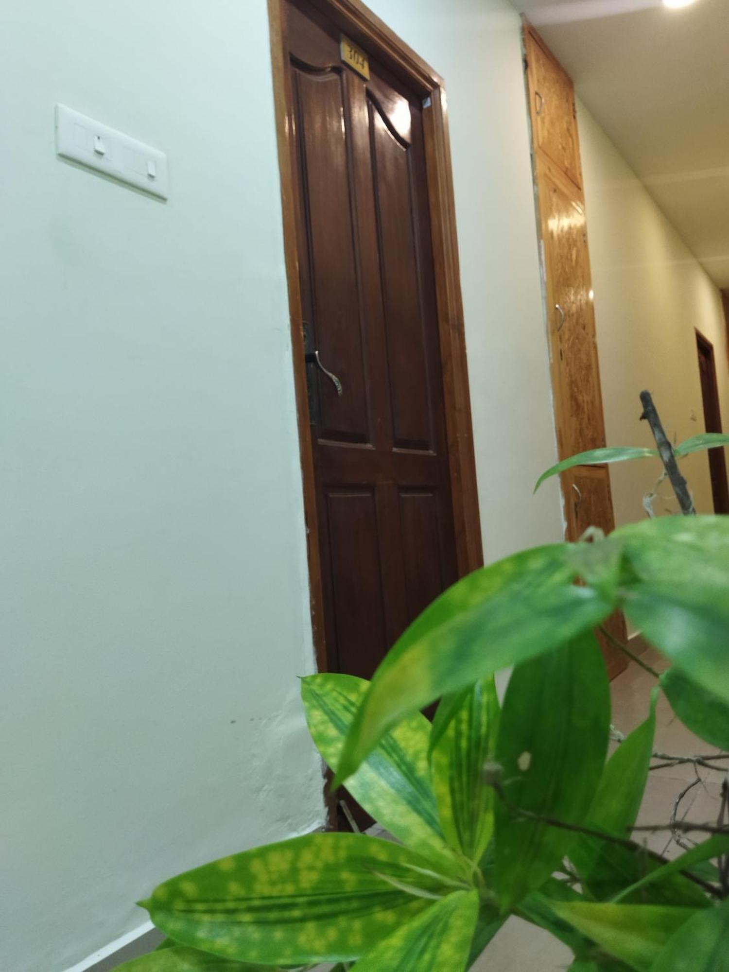 Chaplin Hotel Pondicherry Bagian luar foto