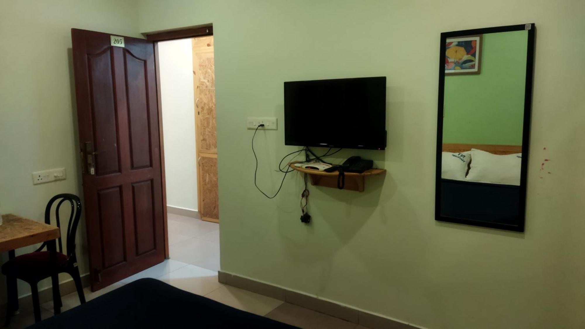 Chaplin Hotel Pondicherry Bagian luar foto