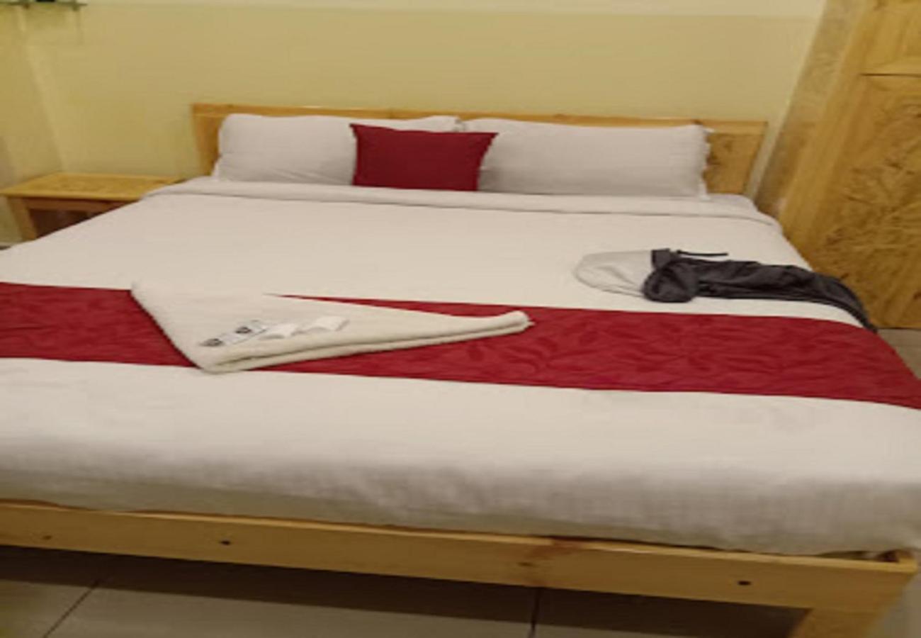 Chaplin Hotel Pondicherry Bagian luar foto