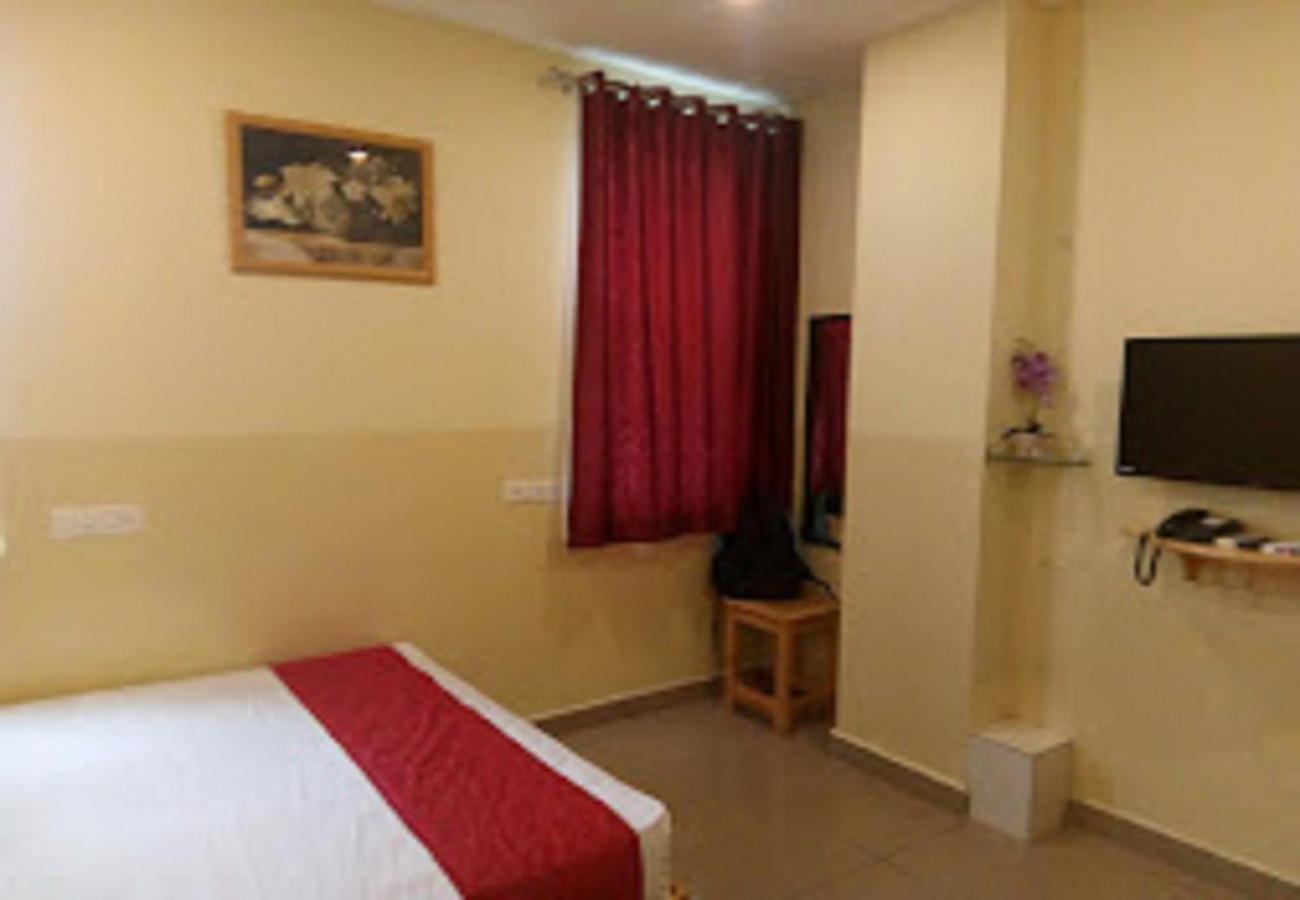 Chaplin Hotel Pondicherry Bagian luar foto