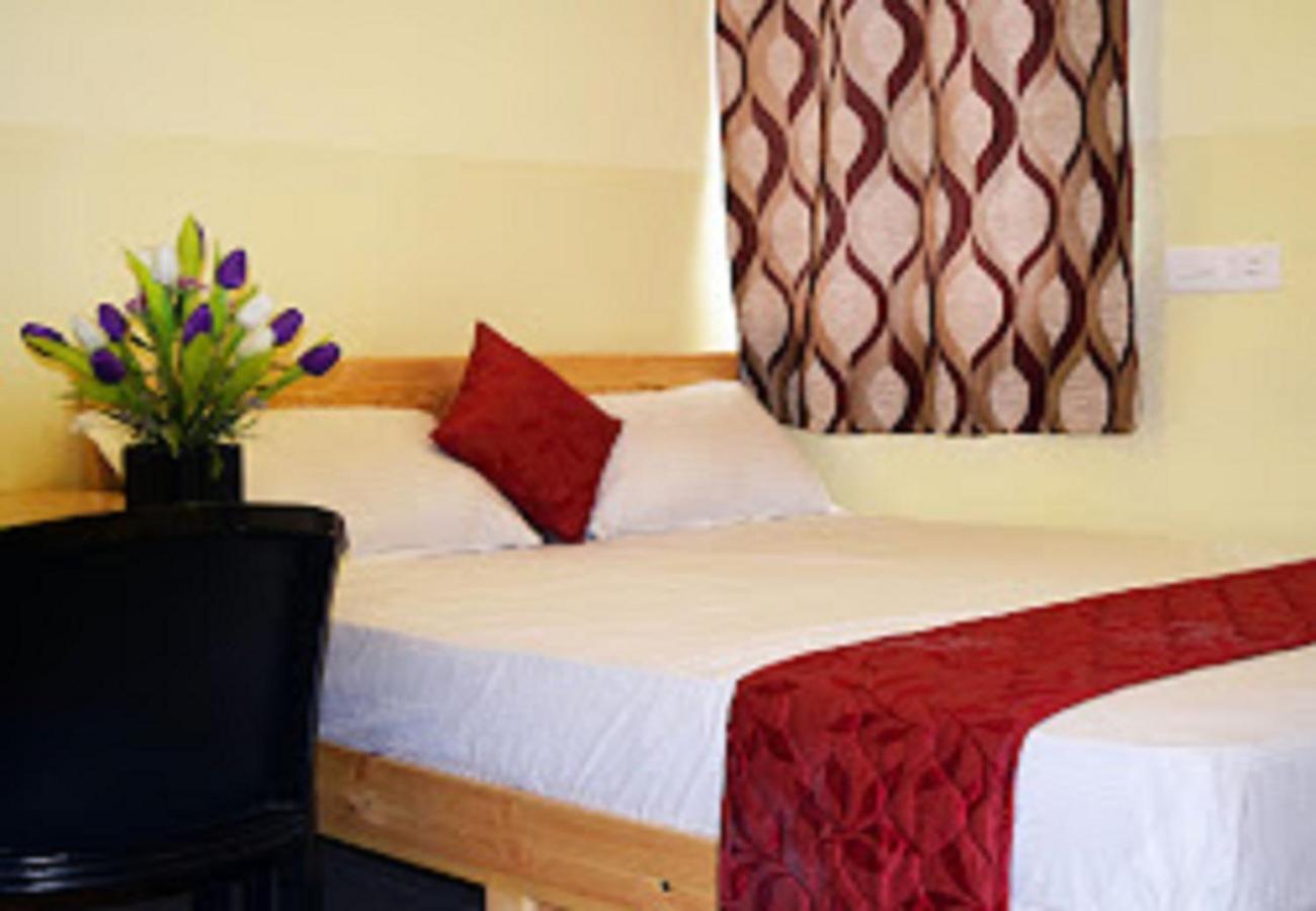 Chaplin Hotel Pondicherry Bagian luar foto