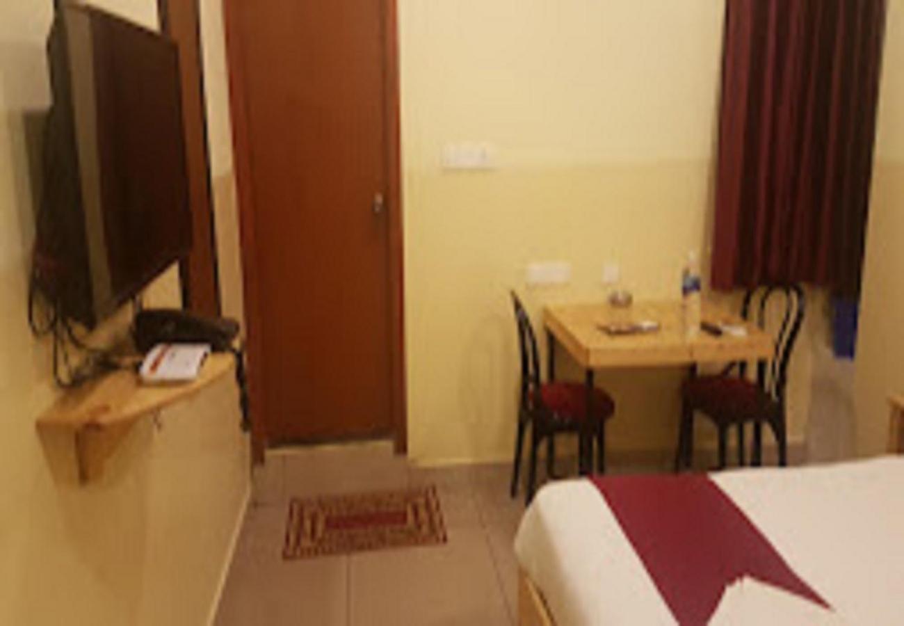 Chaplin Hotel Pondicherry Bagian luar foto