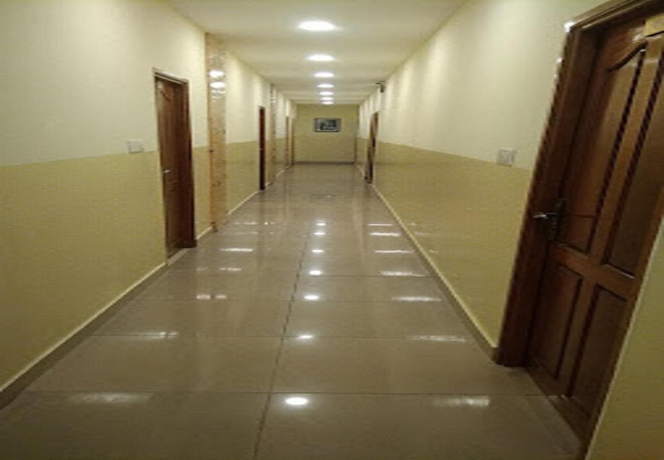 Chaplin Hotel Pondicherry Bagian luar foto