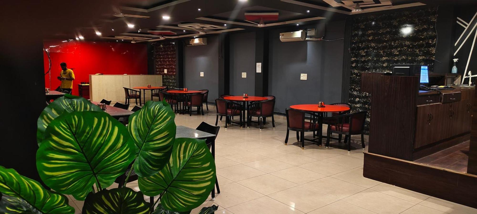 Chaplin Hotel Pondicherry Bagian luar foto